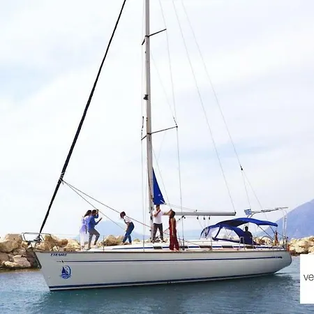 Hotel en barco This Beautiful Yacht Has All The Latest Amenities For A Carefree And Comfortable Aboard! Lefkáda