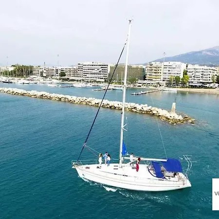 This Beautiful Yacht Has All The Latest Amenities For A Carefree And Comfortable Aboard! Hotel en barco